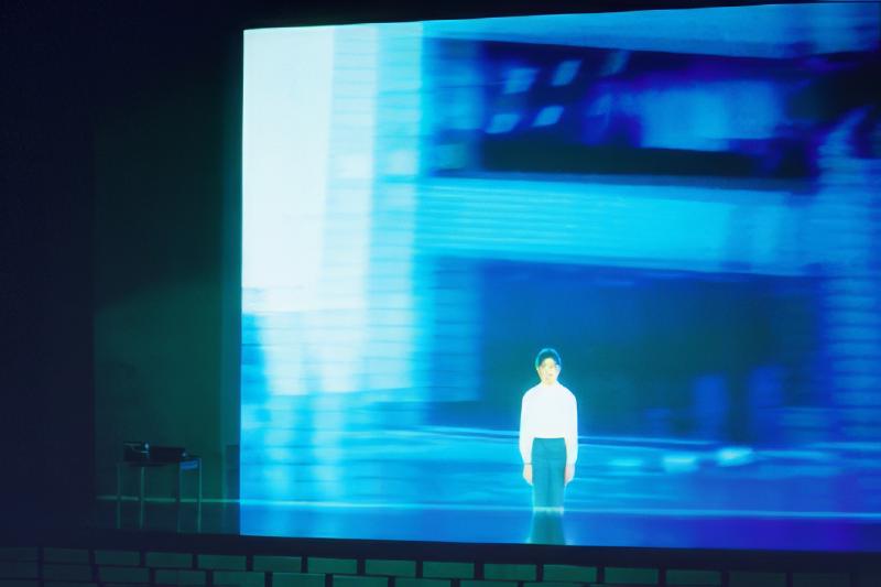 都市に降り立った神。ボツ。