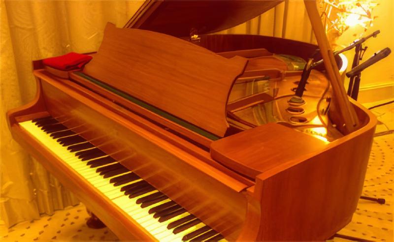 かわいい! 木製ミニグランド