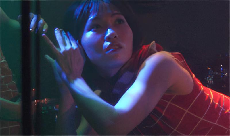 心音を聞くキョウコ